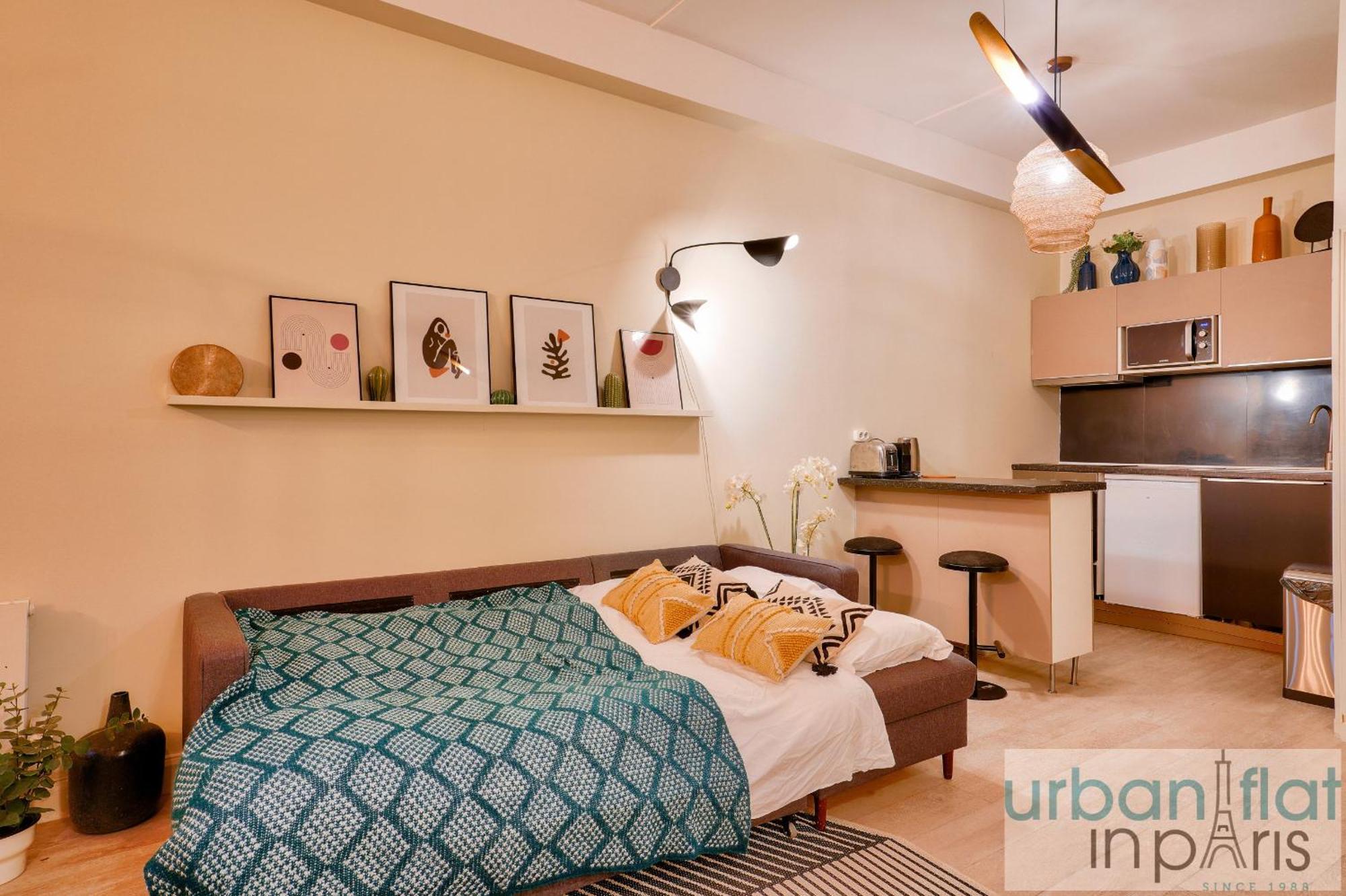 33 - Flat Av Des Champs-elysees * Parijs